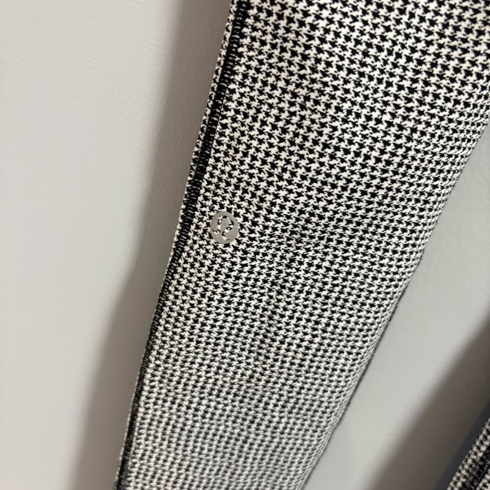 Lululemon Speed Up Tight - Picture 9 of 10